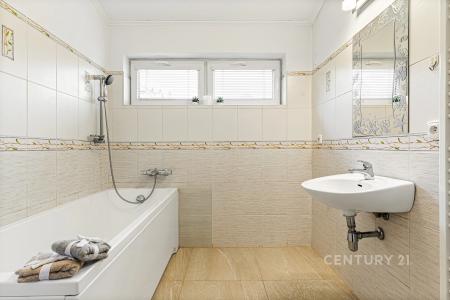 K Hubačovu, Mnichovice, Praha-východ 25164, Czech Republic