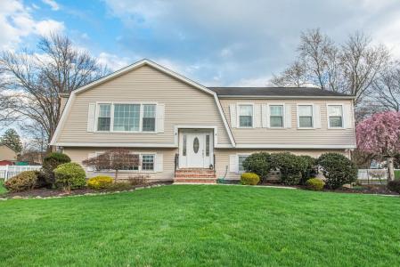 8 Cypress Court, Fairfield, NJ 07004, USA