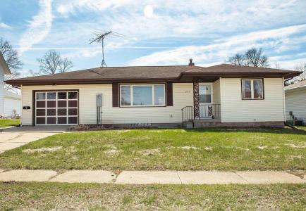 235 E Franklin Street, Denver, Iowa 50622, USA