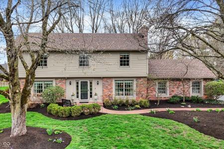 915 Williamsburg Lane, Zionsville, אינדיאנה 46077, ארצות הברית של אמריקה 