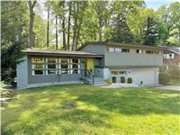 5 Downing Place, Newport News, Virginia 23606-2806, USA