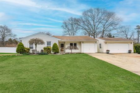 35 Timber Trail Lane, Medford, NY 11763, USA