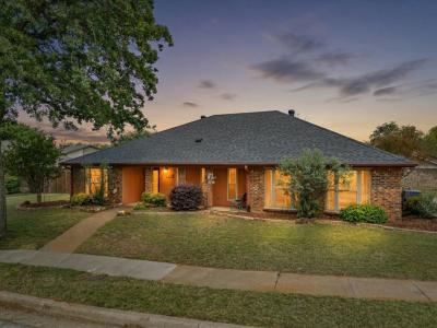 2801 Meadow Creek, Bedford, 得克萨斯州 76021, 美国