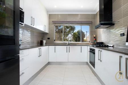 4 Craigslea Place, Canley Heights, NSW 2166, Australia