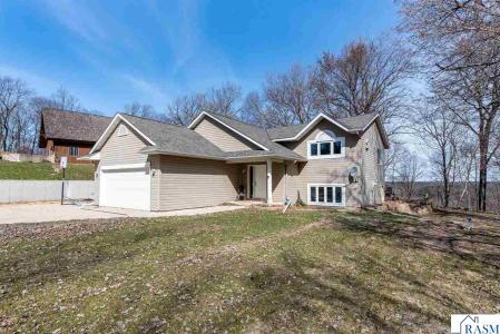 277 Red Ridge Road, Good Thunder, Minnesota 56037
