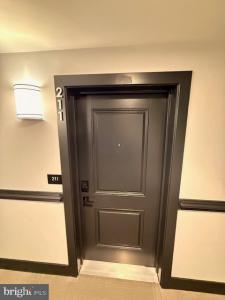 701 N Henry Street Unit# 211, Alexandria, Virginia 22314, USA