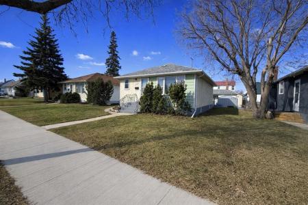 1060 ERIN STREET, Winnipeg, Manitoba R3G 2W9, Canada