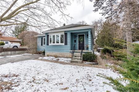 69 LOWREY AVENUE N, Cambridge, Ontario N1R 5A4, Canada