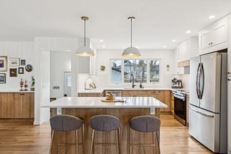 931 PARKWOOD DRIVE SE, Calgary, Alberta T2J 3W9, Canada