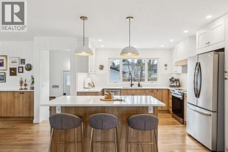 931 PARKWOOD DRIVE SOUTHEAST, Calgary, Alberta T2J 3W9, Canada