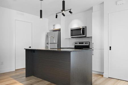 28 Rue de l'Auberge, Val-des-Monts, Quebec J8N 0M2, Canada