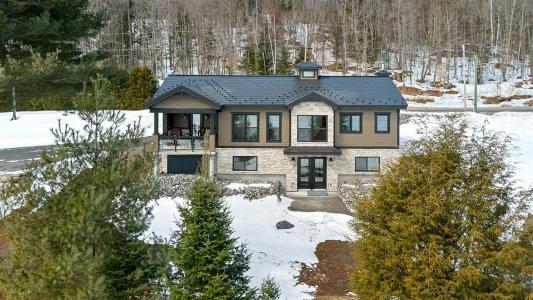 1074  Ch. Tour-du-Lac-des-Îles, Mont-Laurier, Quebec J9L 3G7, Kanada