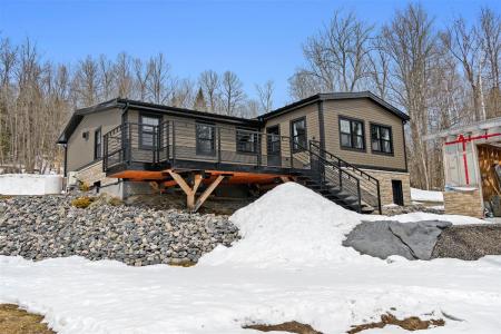 1098  Ch. Tour-du-Lac-des-Îles, Mont-Laurier, Quebec J9L 3G7, Kanada