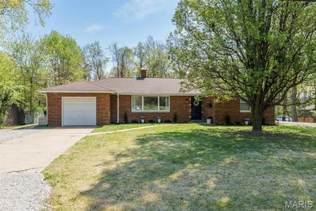 52 Circle Drive, Fairview Heights, Illinois 62208, USA