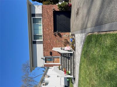 827 NW Bermuda Road, West Babylon, NY 11704, USA