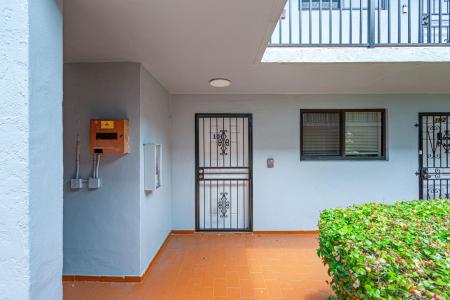1340 W 41st Street #101, Hialeah, Florida 33012, Stati Uniti