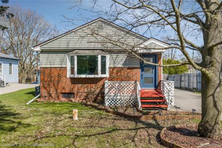 5404 Drayton Road, Clarkston, Michigan 48346, USA