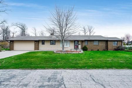 10 OAKWOODS DRIVE, Leamington, Ontario N8H 4B1, Canada