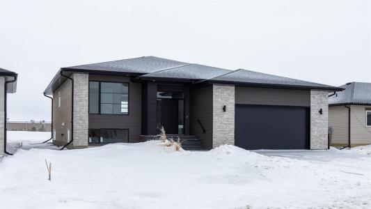 30 CARIBOU BAY, Steinbach, Manitoba R5G 0Z3, Canada