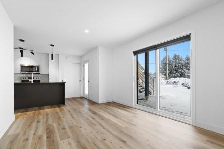 22  Rue de l'Auberge, Val-des-Monts, Quebec J8N 0M2, Canada