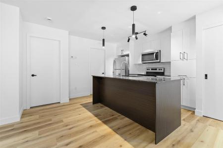 22  Rue de l'Auberge, Val-des-Monts, Quebec J8N 0M2, Canada