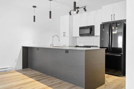 19  Rue de l'Auberge, Val-des-Monts, Quebec J8N 0M3, Canada