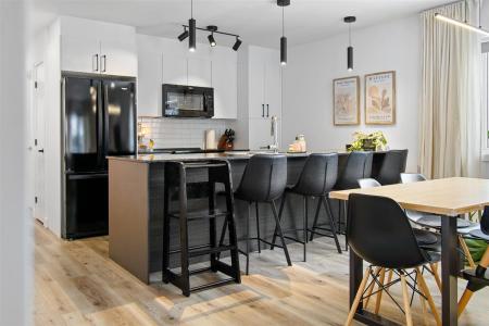 22 Rue de l'Auberge, Val-des-Monts, Quebec J8N 0M2, Canada