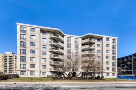2905  Boul. de la Côte-Vertu, Montréal (Saint-Laurent), Quebec H4R 2L4, Canadá