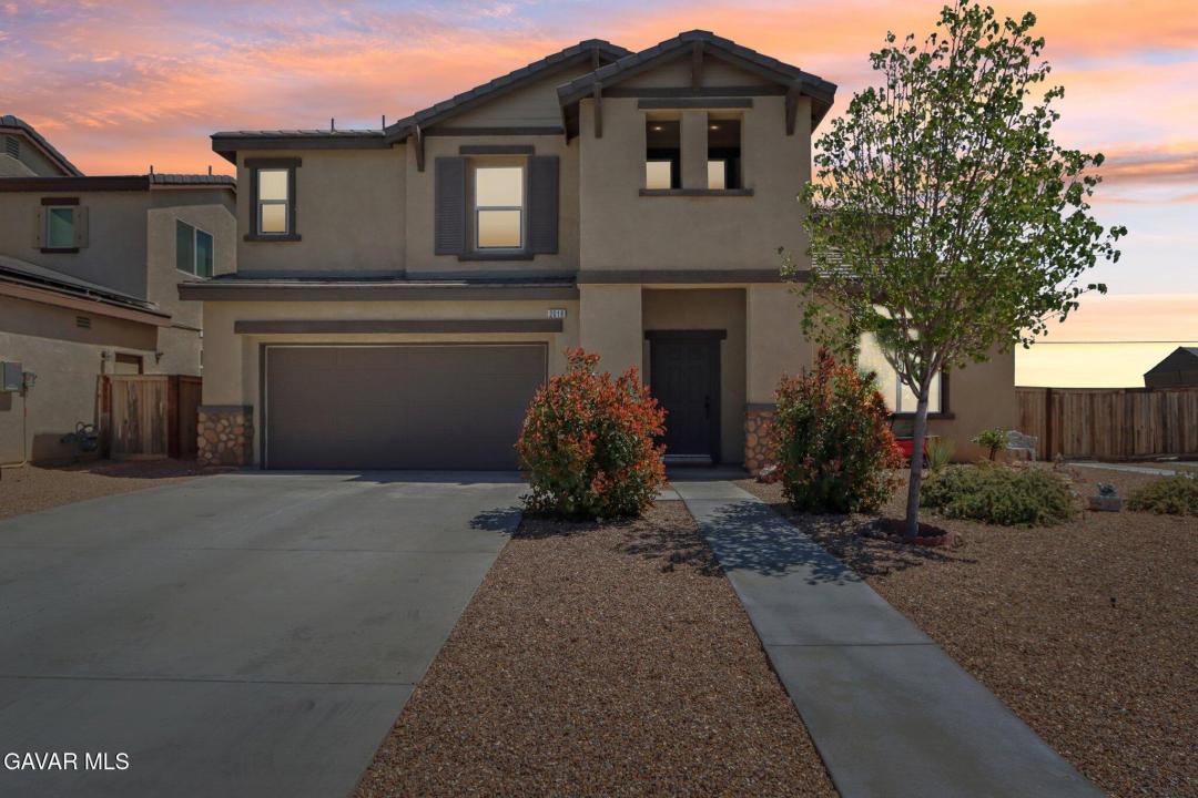 2016 Via Vida Feliz Avenue, Rosamond, California 93560, Estados Unidos