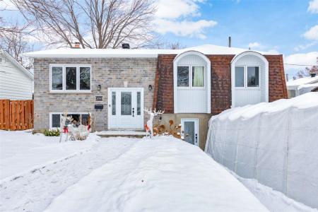 2090  Rue de Valmont, Laval (Chomedey), Quebec H7M 3J4, CANADÁ