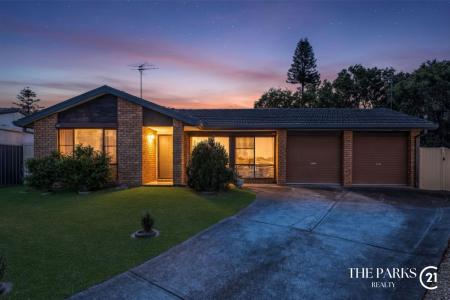 4 Guyra Close, Bossley Park, NSW 2176, Australia