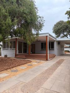 94 Benny Avenue, Port Noarlunga, SA 5167, Australia