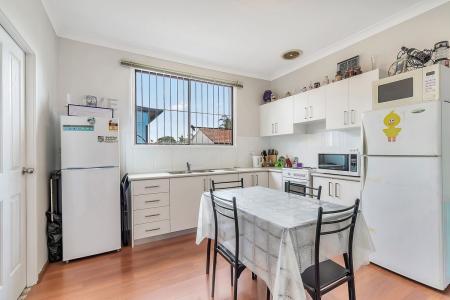 2/3 Jane Street, Smithfield, NSW 2164, Australia