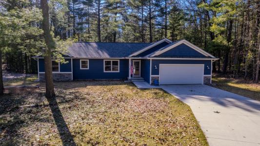 302 White Fawn Court, Prudenville, Michigan 48651, USA