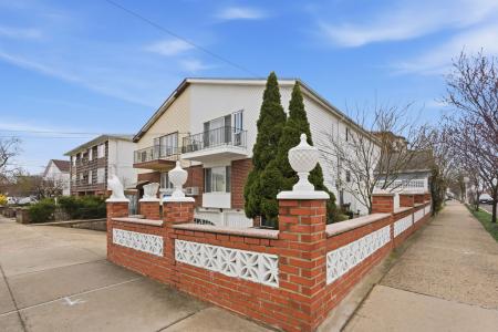 78-02 151st Avenue, Howard Beach, New York 11414, États-Unis