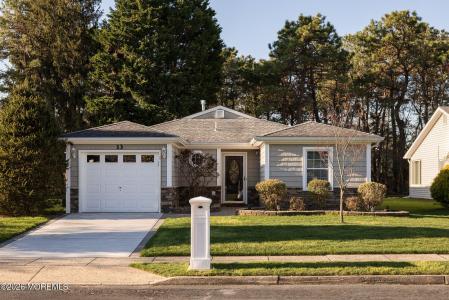 13 Tennis Court, En Brique, New Jersey 08723, États-Unis