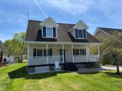 42 May Street, Auxier, Kentucky 41602, USA