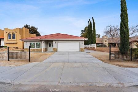 15688 Kingswood, Victorville, California 92392, USA