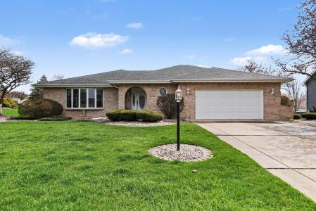 9241 N Monix Drive, St. John, Indiana 46373, USA