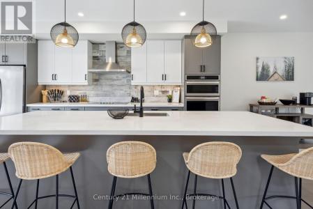 125 STONELEIGH DRIVE, Blue Mountains, Онтарио L9Y 4X5, Канада