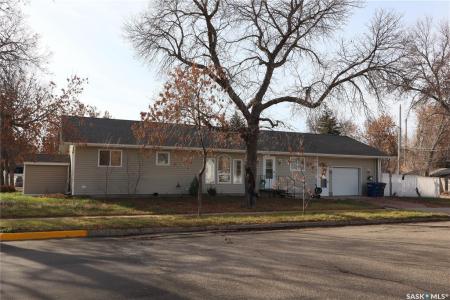 602 CENTRE STREET, Assiniboia, Saskatchewan S0H 0B0, Canada