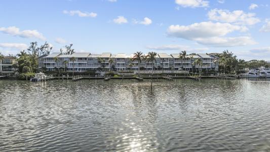 615 Dream Island Pl # 105, Longboat Key, Florida 34228, USA