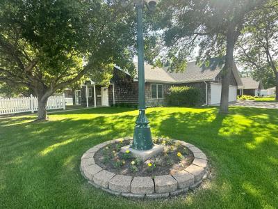 1307 N Dakota Street, Aberdeen, South Dakota 57401, USA