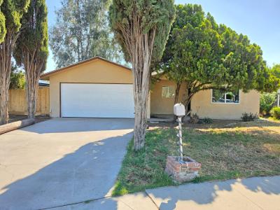 1324 Hume Drive, Sanger, California 93657, Stati Uniti