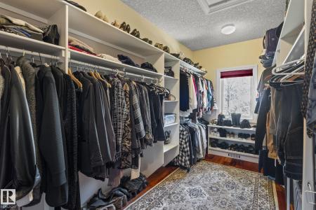 9610 167 STREET SW, Edmonton, Alberta T6Y 0C7, Canadá