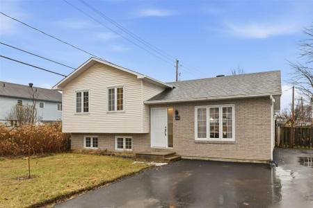 152  Rue du Mont-Fleuri, Gatineau (Gatineau), Quebec J8R 1W5, Canada