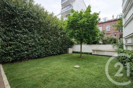 Suresnes, Île-de-France 92150, France