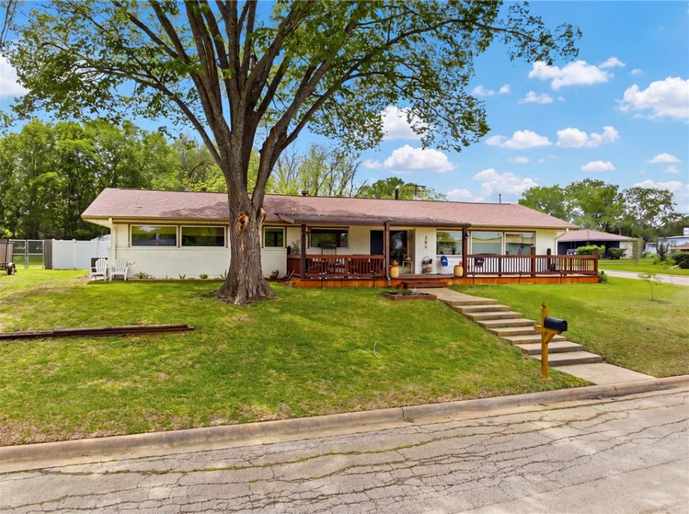 305 N Harvey Street, Caldwell, 德克薩斯州 77836, 美國