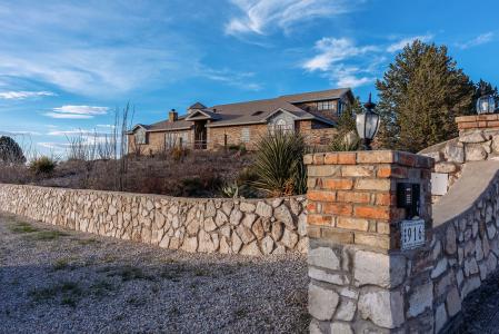 916 Fountain Drive, Carlsbad, New Mexico 88220, USA