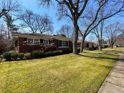 16925 Madoline Street, Beverly Hills Village, Michigan 48025, USA